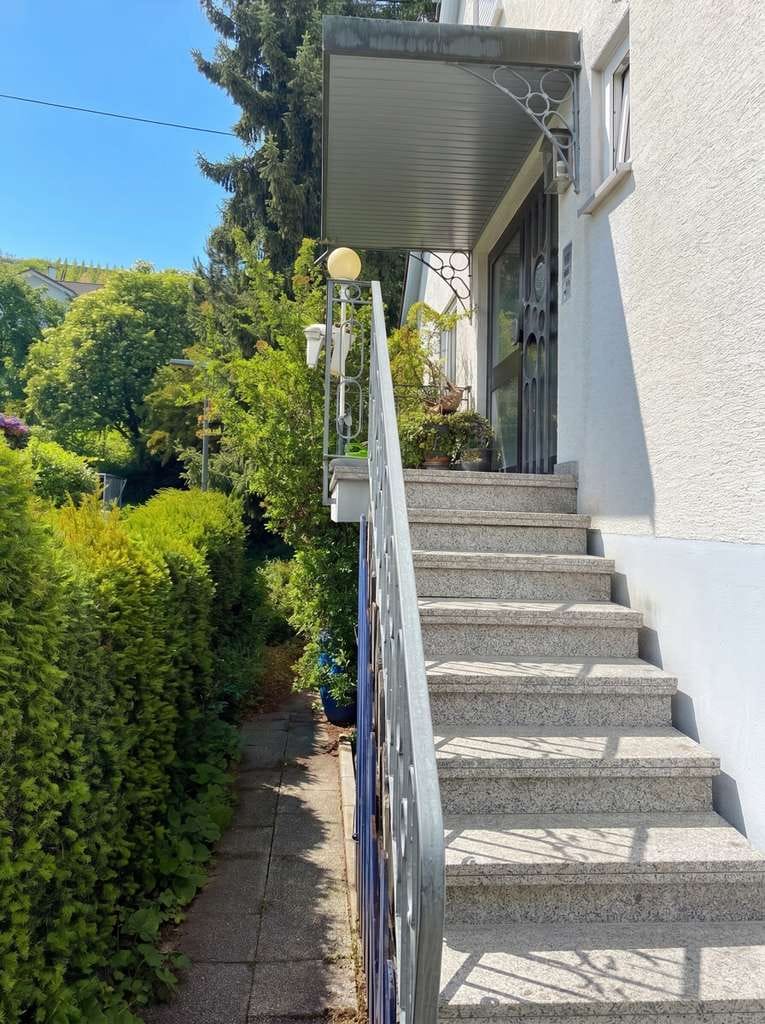 Immobilie in Remshalden - Vielseitiges Zweifamilienhaus mit traumhaftem Garten in Remshalden-Hebsack - Bild 1