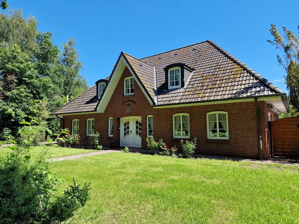Immobilie in Tetenbüll - Einfamilienhaus mit Garage Viel Raum für Familie, Leben und Mehrgenerationen nahe St. Peter- Ording - Bild 0