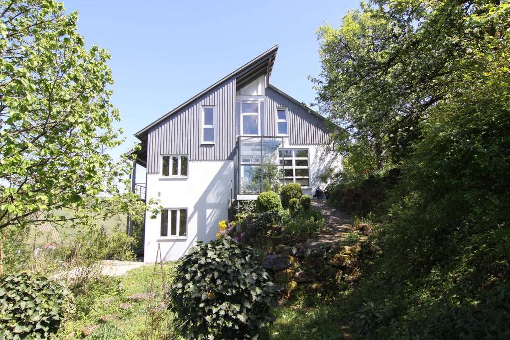 Immobilie in Ingelfingen - Familienparadies in ruhiger Hanglage – großzügiges Architektenhaus mit Einliegerwohnung, Sauna & Wei - Bild 1