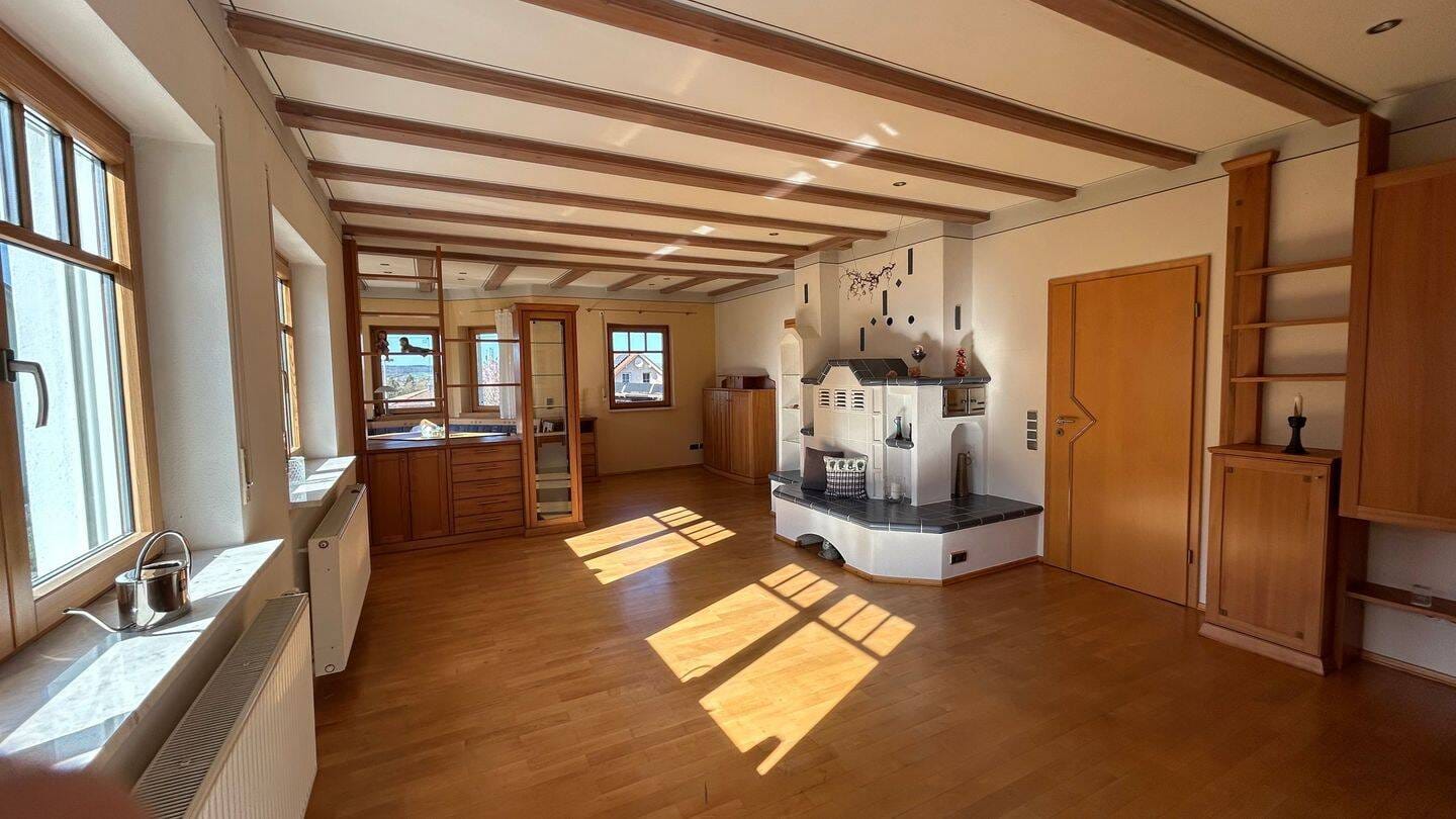 Immobilie in Großheirath - "Platzwunder mit Charme: Architektenhaus mit Einliegerwohnung, Turmzimmer & PV- Anlage" - Bild 3