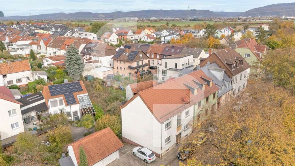 Immobilie in Plankstadt - ZWEIFAMILIENHAUS MIT AUSBAUPOTENTIAL: RUHIG WOHNEN IN FELDNÄHE - Bild 0