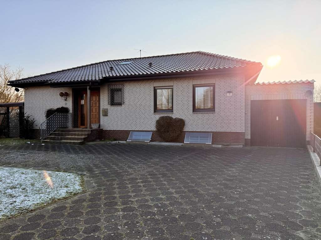 Immobilie in Ihlienworth - Großzügiger Bungalow in ruhiger Wohnlage - Bild 1