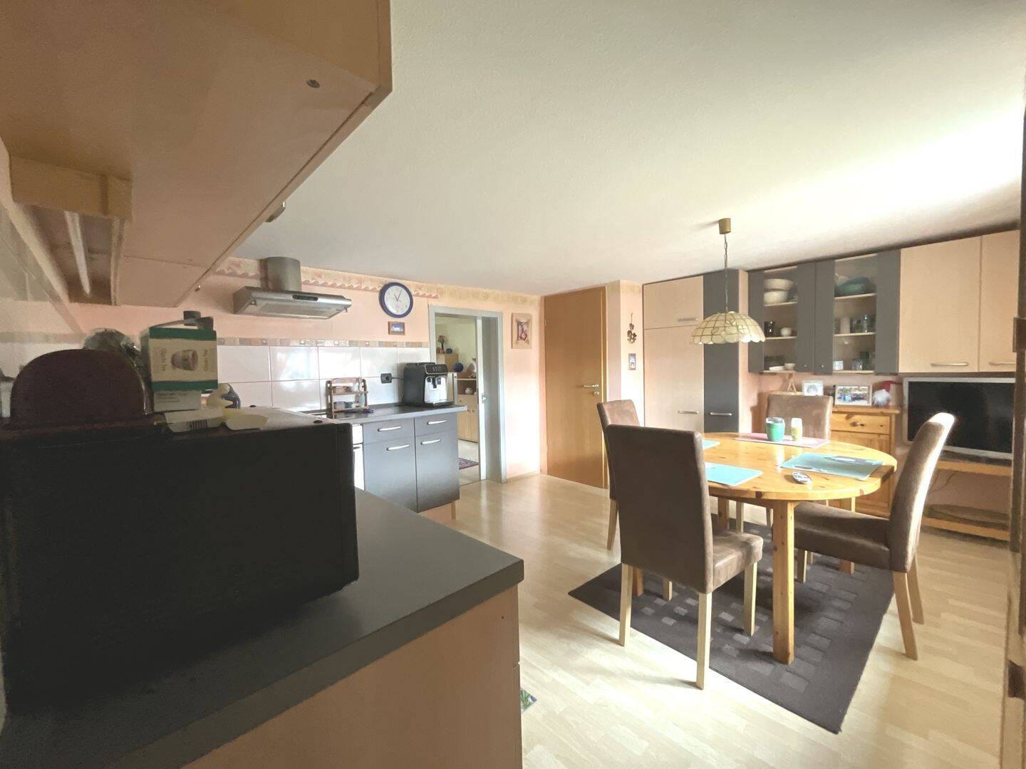 Immobilie in Homberg - Bauernhaus bei Homberg/Efze: 260 m² Wohnfläche, Scheune und Stallungen warten auf Sie! - Bild 1