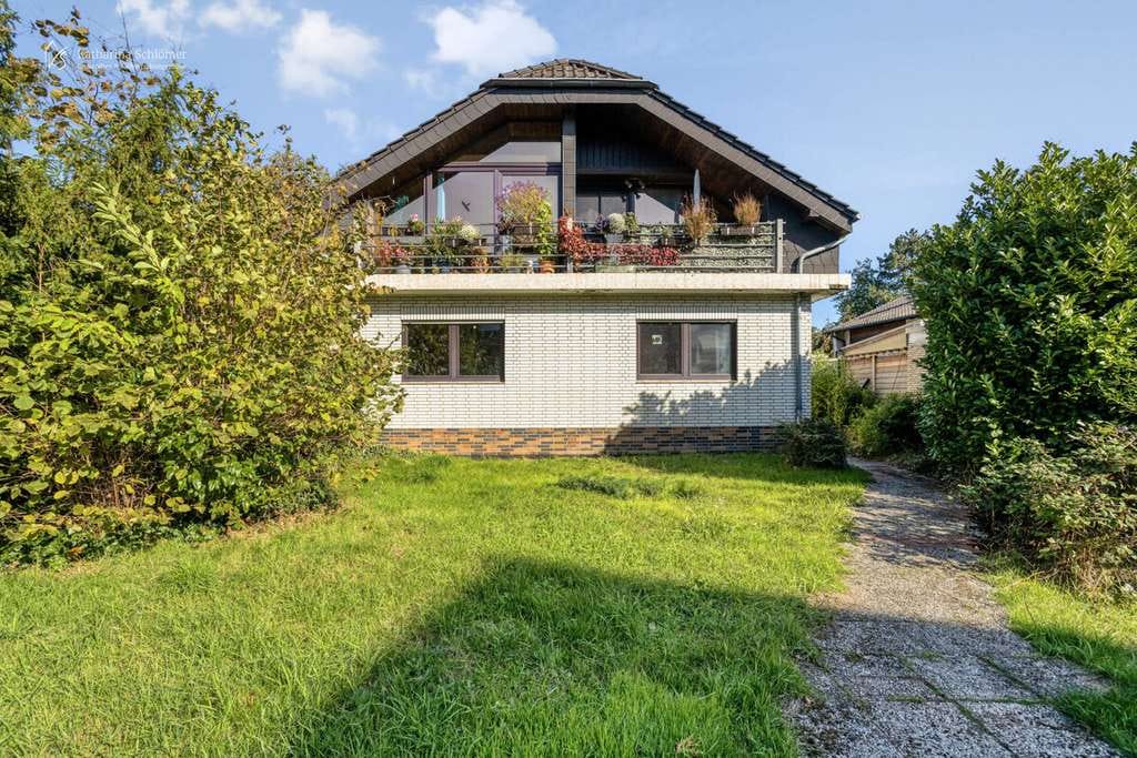 Immobilie in Dormagen - Ein Haus, unendliche Möglichkeiten...Drei Wohneinheiten in bester Lage von Dormagen-Ückerath - Bild 2