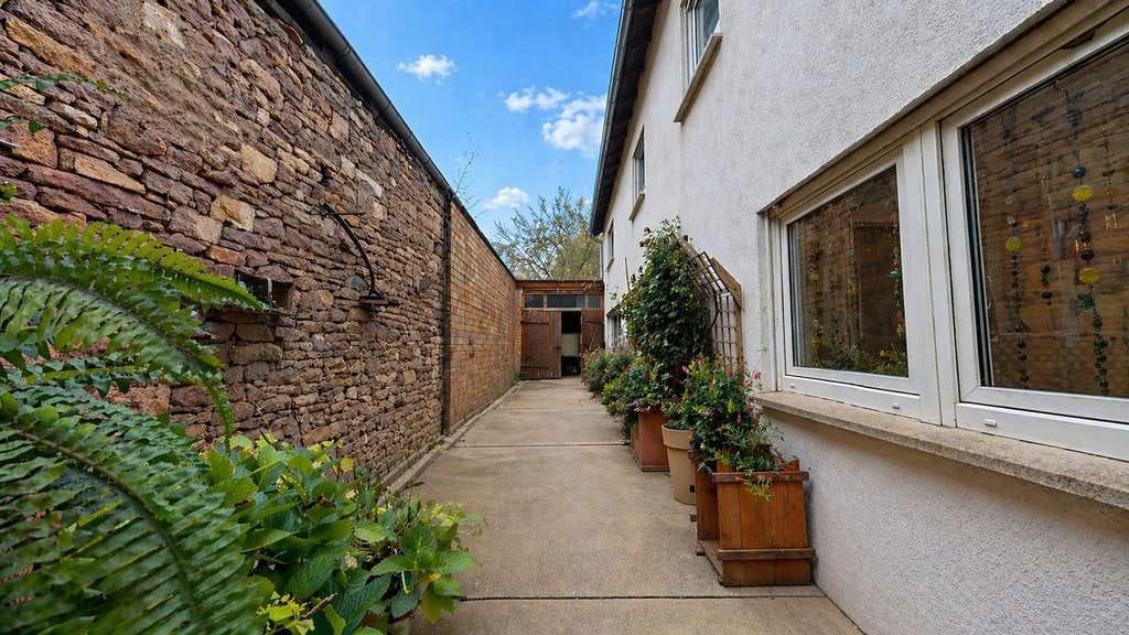 Immobilie in Eckelsheim - Einziehen & gestalten: Mit Innenhof und Garten in ruhiger Lage - Bild 0
