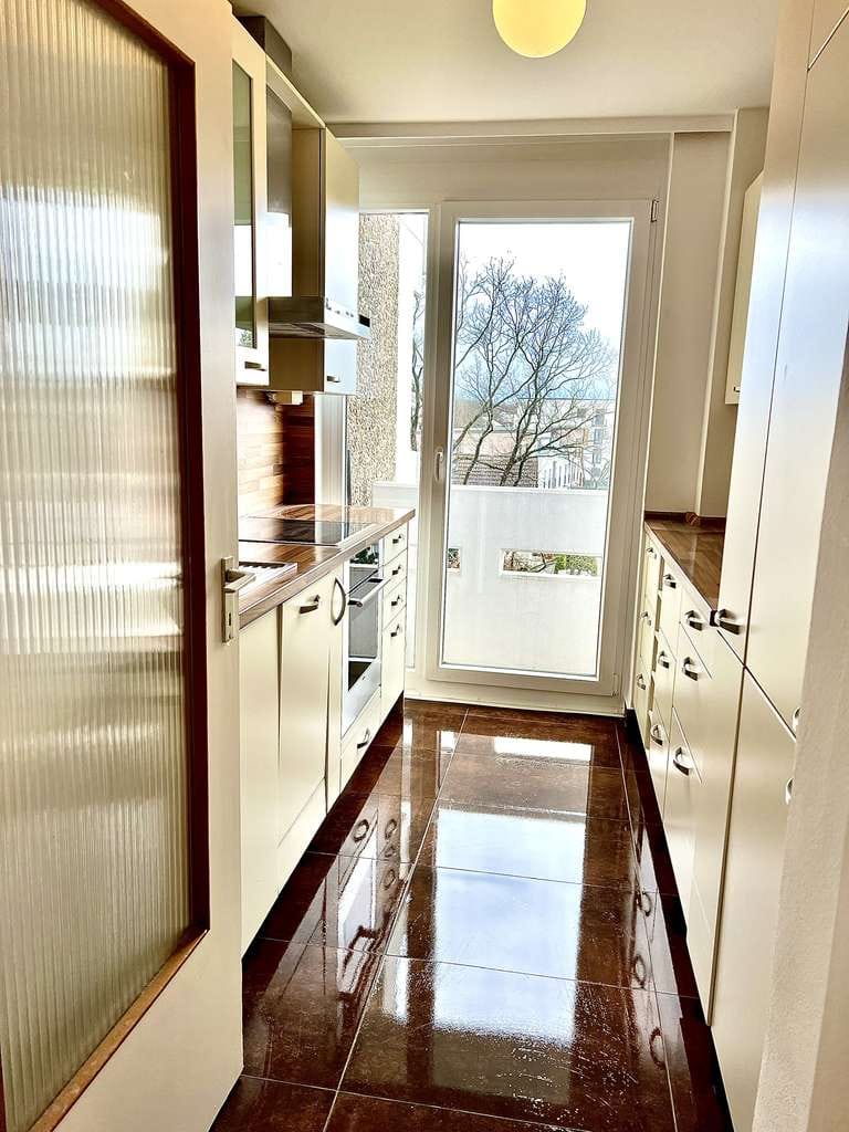 Immobilie in Neu-Isenburg - Sonnige Wohnung mit großem Balkon, Einbauküche und Stellplatz - Bild 3
