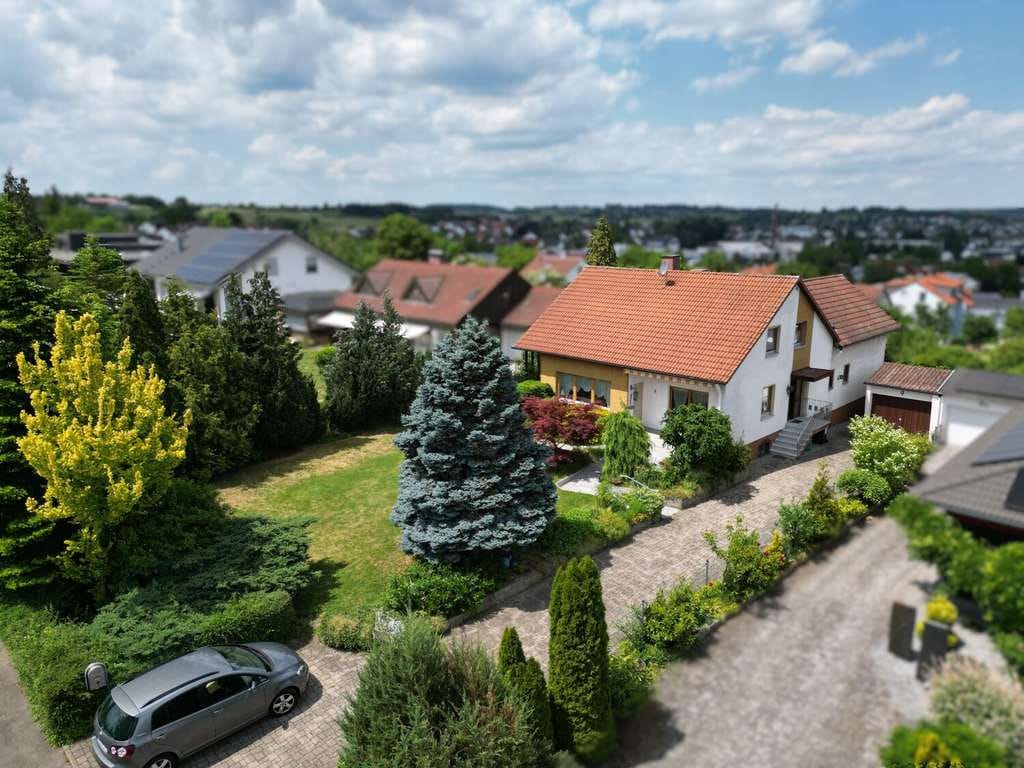 Immobilie in Bodelshausen - Großzügiges Raumwunder mit sonnigem Südgarten, Terrasse und großer Loggia in Bodelshausen - Bild 3