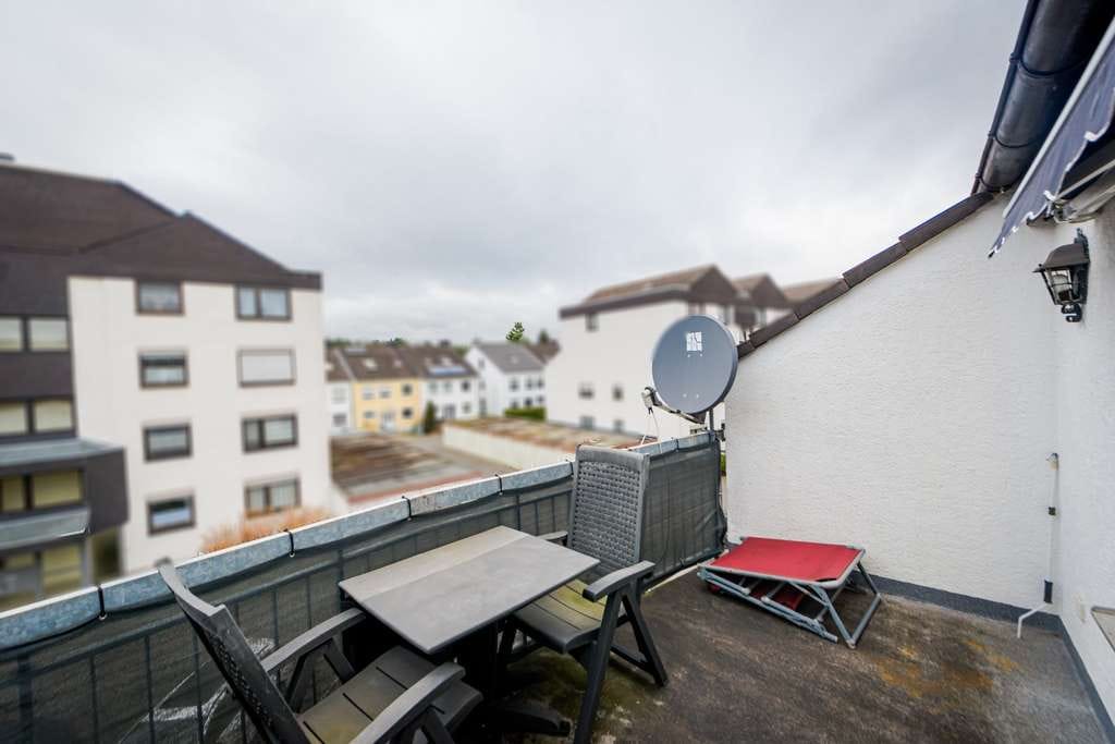 Immobilie in Heusenstamm - Heusenstamm: Langfristig vermietete 2-Zimmer-Dachgeschosswohnung in zentraler Lage  - Bild 1