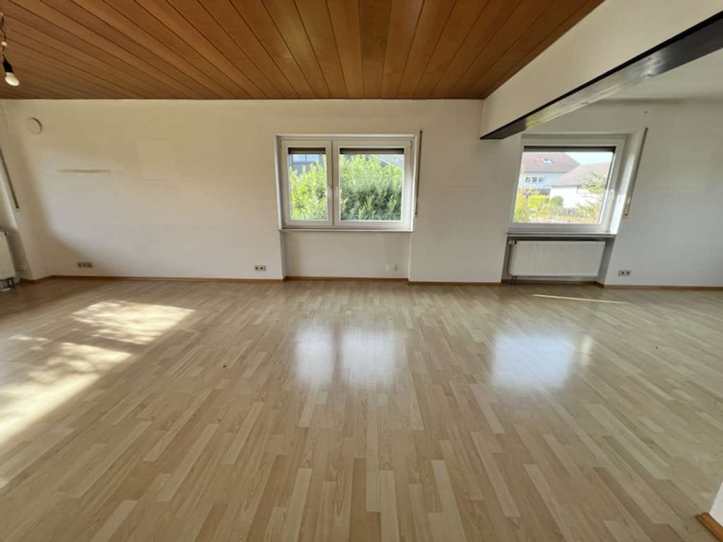 Immobilie in Dettenheim - Großzügiges Wohnen mit der Familie, als Generationenhaus oder zum Vermieten:  Freistehendes Haus mit - Bild 3
