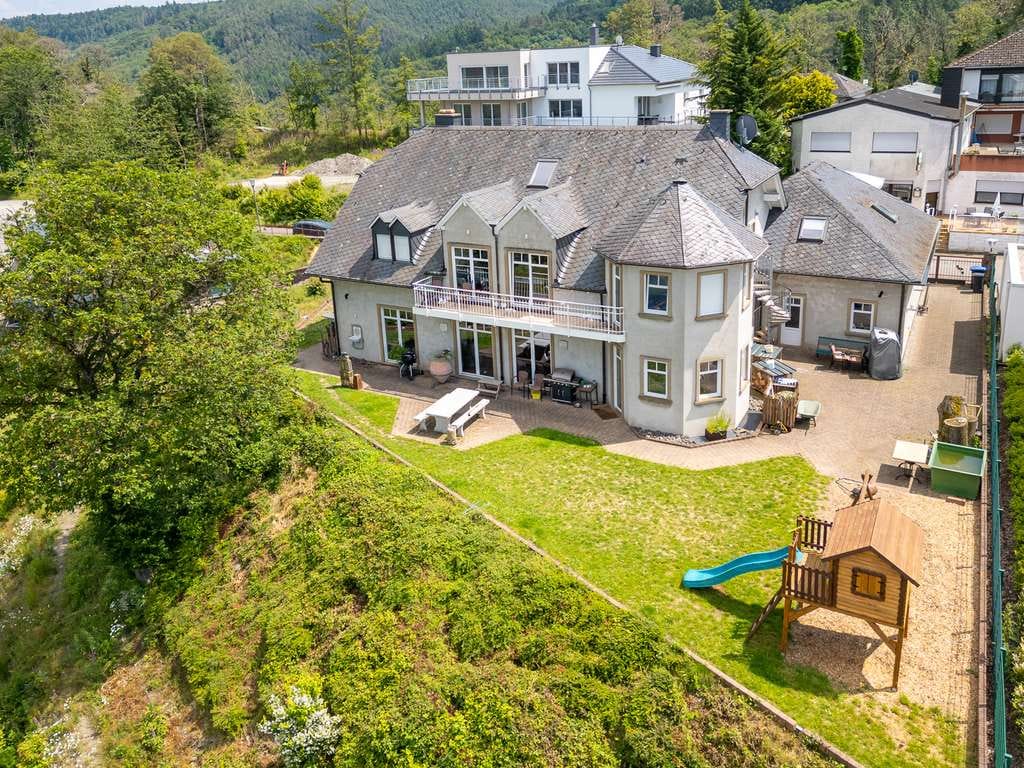 Immobilie in Leiwen - Landhaus Villa an der Mosel mit Panorama Moselblick freistehend - Bild 0