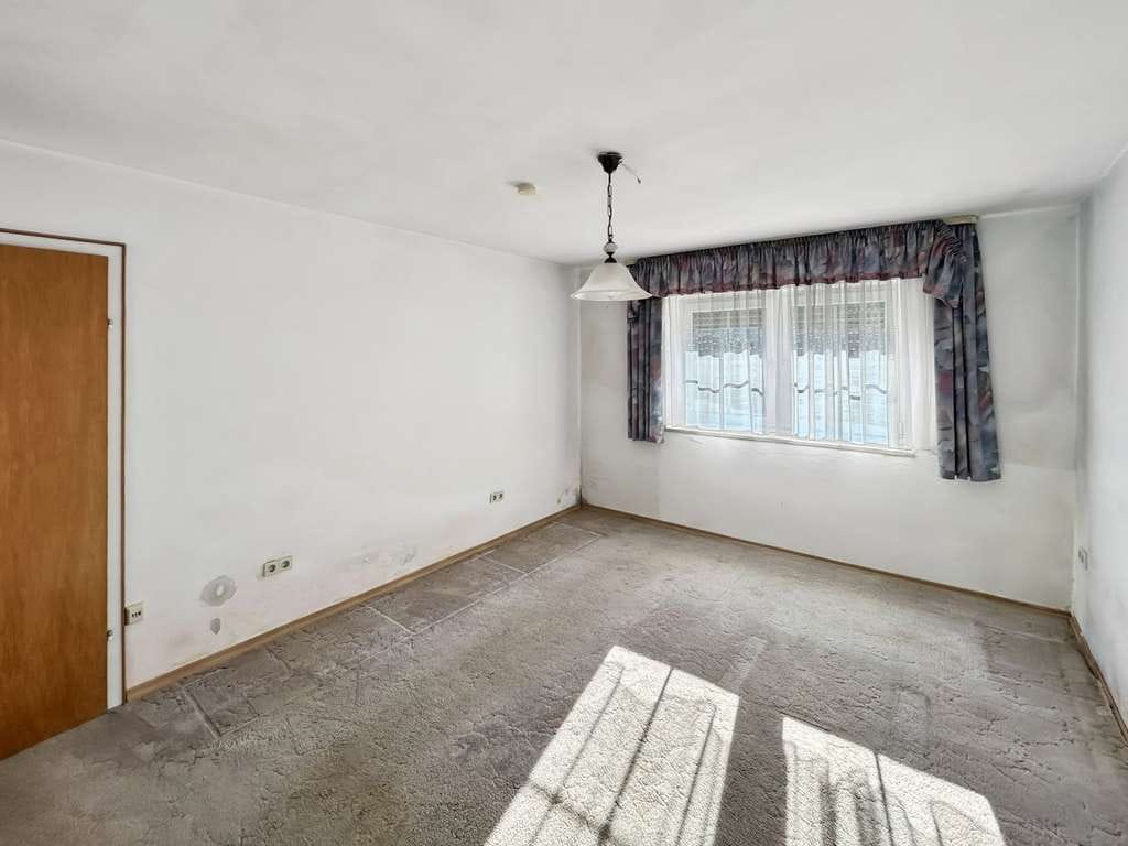 Immobilie in Künzing - Ihr zukünftiges Zuhause in Künzing – EFH mit viel Platz, Natur und Entwicklungsmöglichkeiten - Bild 4