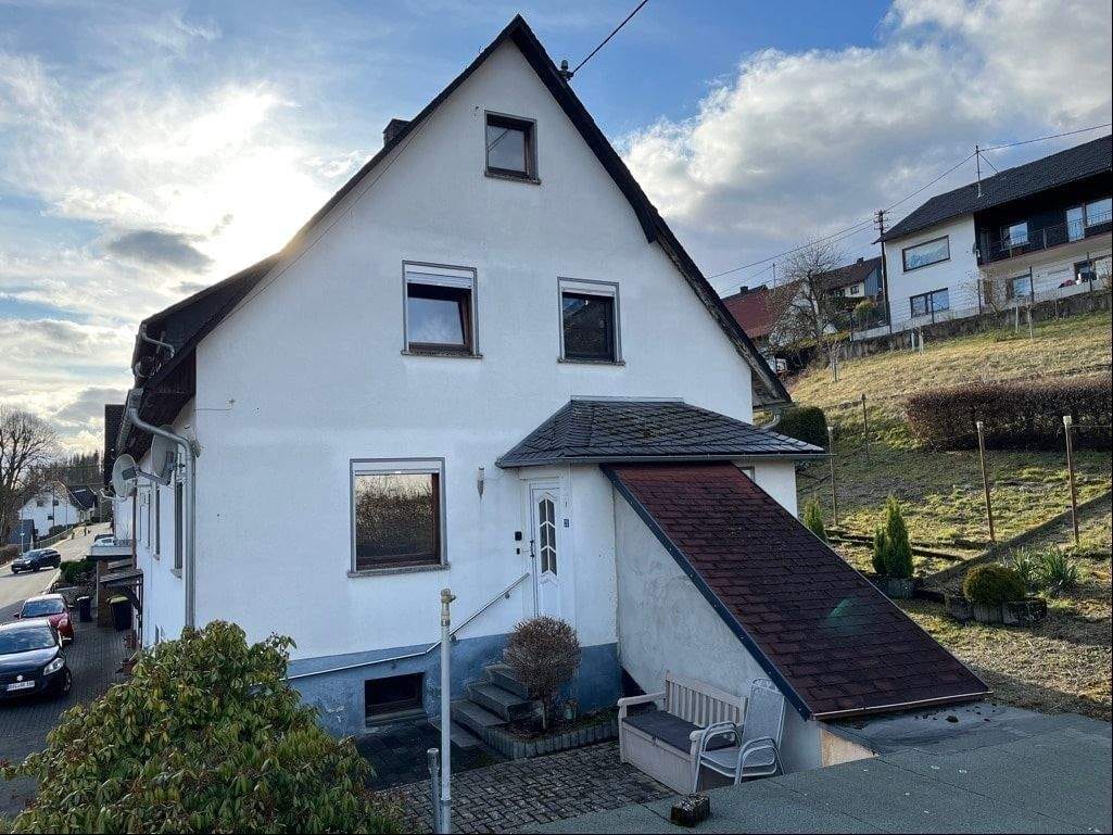 Immobilie in Haiger - Willkommen Zuhause! Doppelhaushälfte für die kleine Familie! - Bild 1