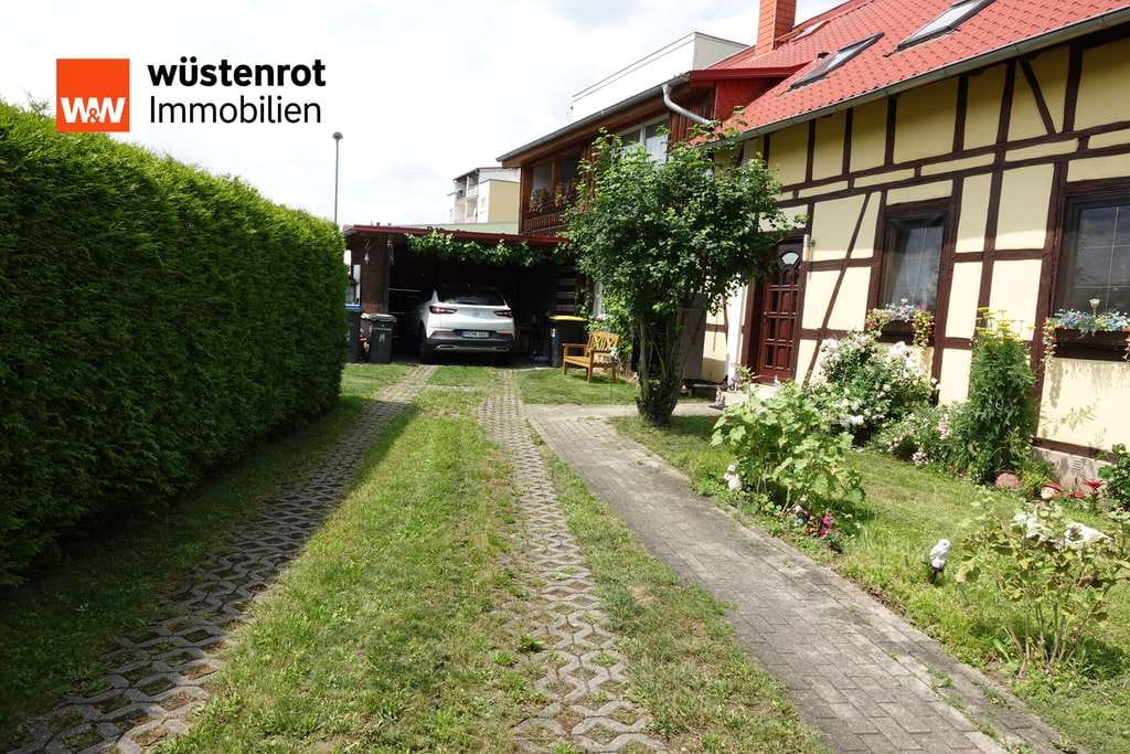 Immobilie in Neustadt an der Orla - Charmante Doppelhaushälfte mit Pool, Wärmepumpe und viel Platz für die Familie - Bild 1
