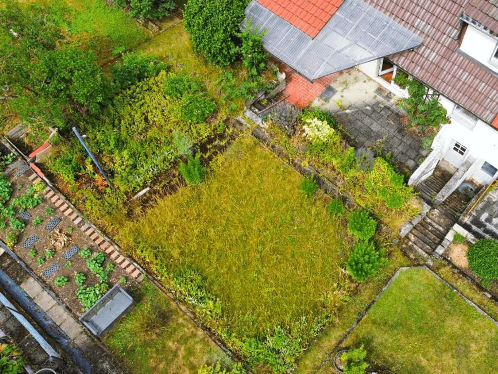 Immobilie in Mühlheim an der Donau - Viel Raum für Ihre Wohnideen! Charmantes Reihenendhaus mit Garten und Garage in Hanglage - Bild 2