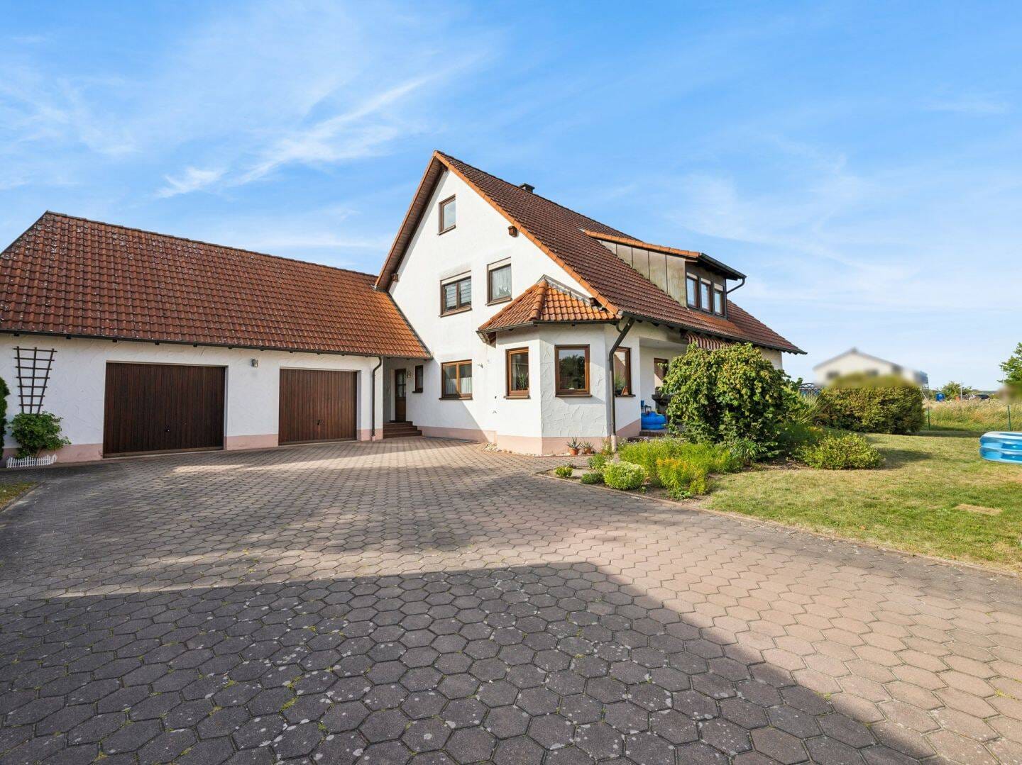 Immobilie in Großenseebach - Attraktives Dreifamilienhaus mit großem Garten in Großenseebach - Bild 2