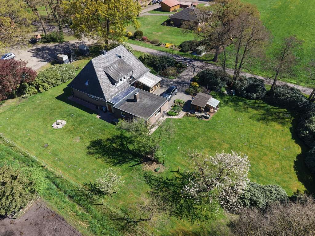 Immobilie in Hude (Oldenburg) - Viel Platz für die ganze Familie – Einfamilienhaus mit großem, naturnahem Grundstück in Hude - Bild 1