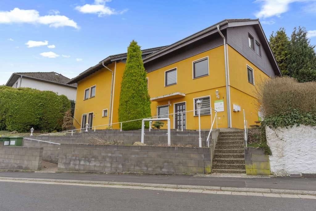 Immobilie in Birstein - Außergewöhnliches Wohn- und Gewerbehaus in ruhiger Lage - Bild 1