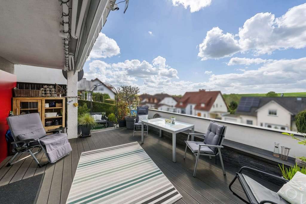 Immobilie in Ronneburg - Schicke Doppelhaushälfte mit Garage, Pool und traumhafter Aussicht - Bild 1