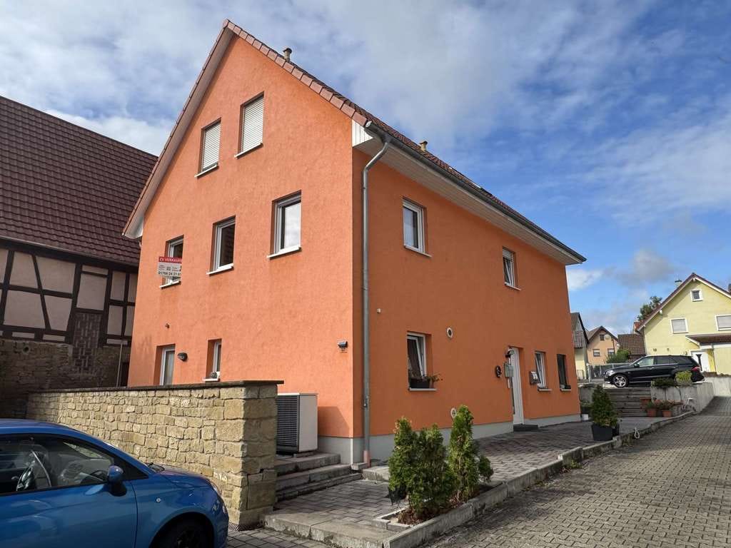 Immobilie in Sulzfeld - Energieeffizientes EFH mit Einliegerwohnung, Terrasse und großem Hof - Bild 0