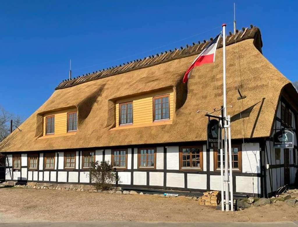 Immobilie in Boren - Historisches Fachwerkhaus mit Reetdach – Charmantes Café-Restaurant mit Gästezimmern in Top-Zustand - Bild 1