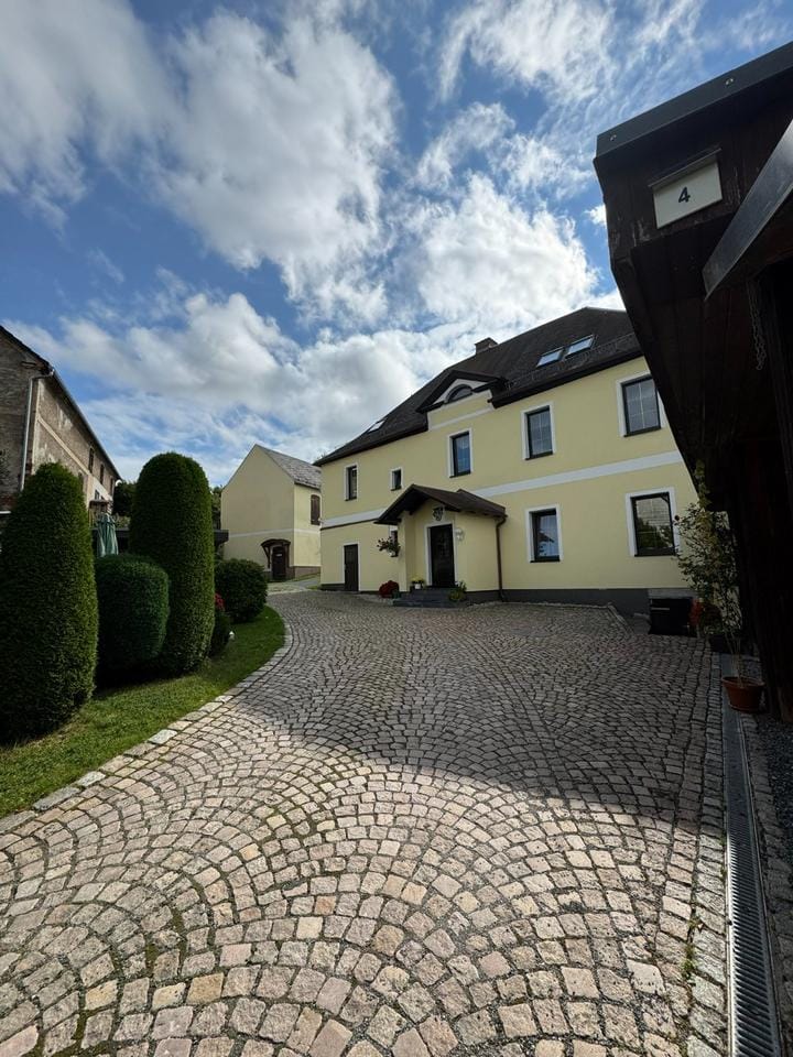 Immobilie in Netzschkau - Geschichtsträchtiges Gebäude für die ganze Familie in Limbach - Bild 0