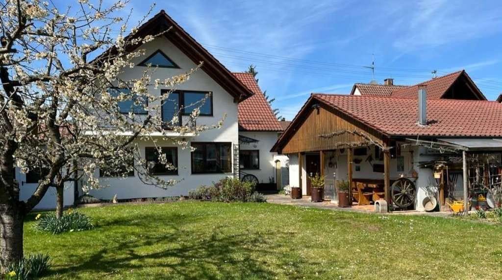 Immobilie in Sersheim - Großzügiges Zweifamilienhaus mit Baupotenzial und Traumgarten in Sersheim (ohne Markler) - Bild 0
