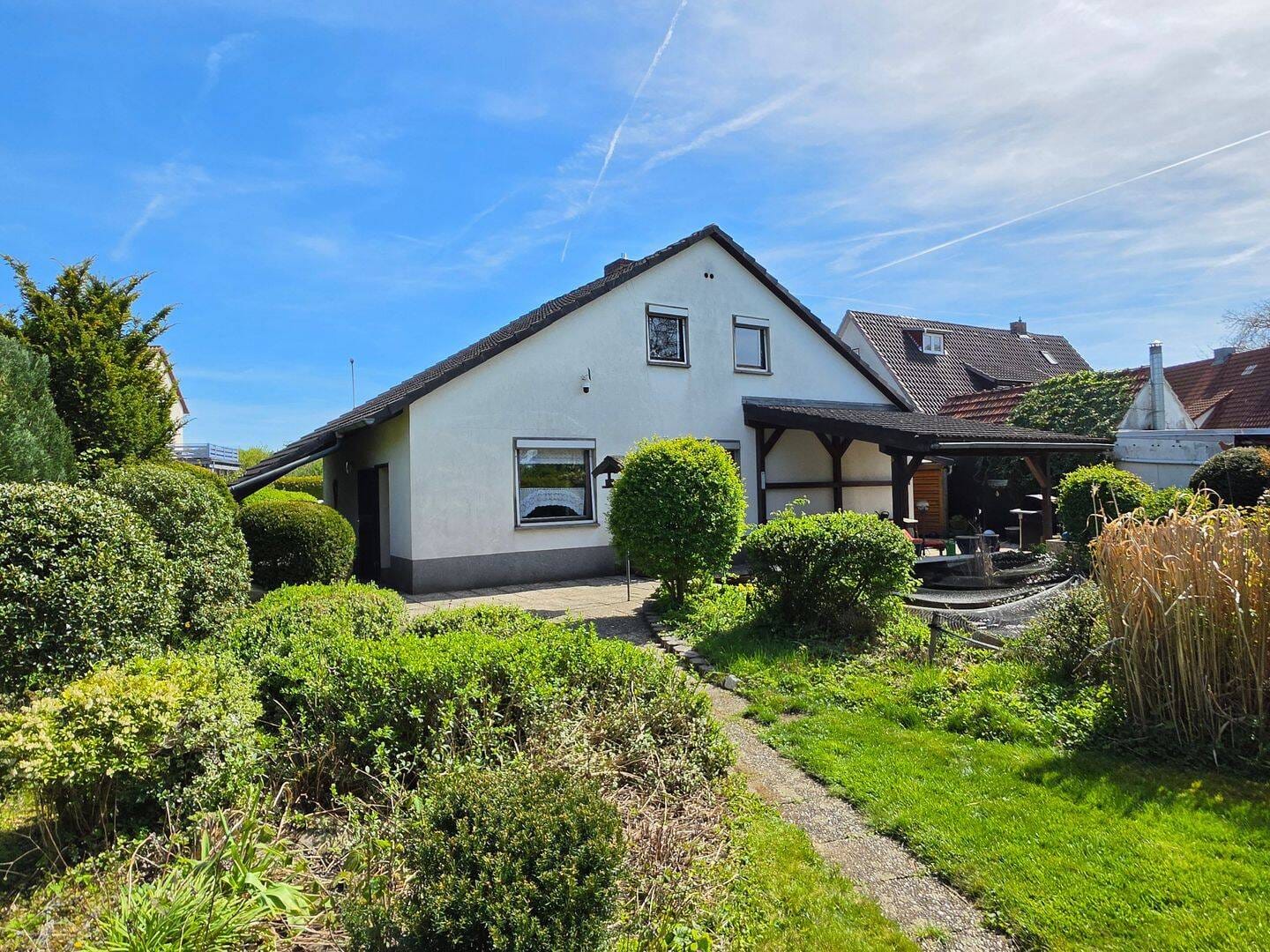 Immobilie in Dörfles-Esbach - Bungalowstil - modernisiertes Einfamilienhaus mit Traumgarten in TOP-Lage! - Bild 1