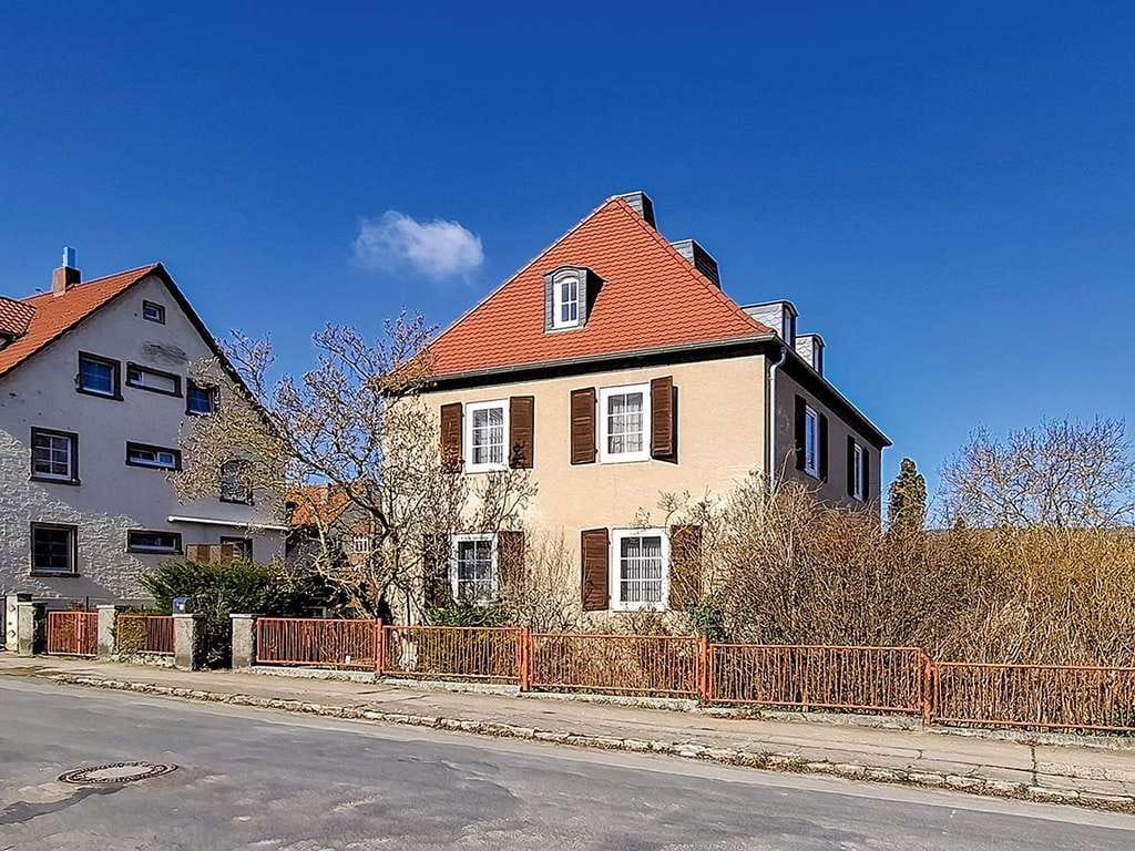 Immobilie in Naumburg (Saale) - Ehemaliges Pfarrhaus unweit des Gradierwerkes - Bild 0