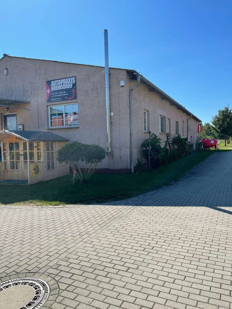 Immobilie in Eisenhüttenstadt - Großzügiges Wohnhaus mit Einliegerwohnung und 2 Hallen! - Bild 0