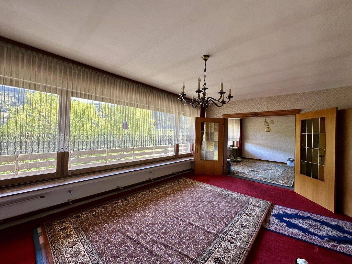 Immobilie in Lennestadt - Wohnen wo andere Urlaub machen ! Einfamilienhaus mit Einliegerwohnung in Lennestadt-Saalhausen - Bild 1