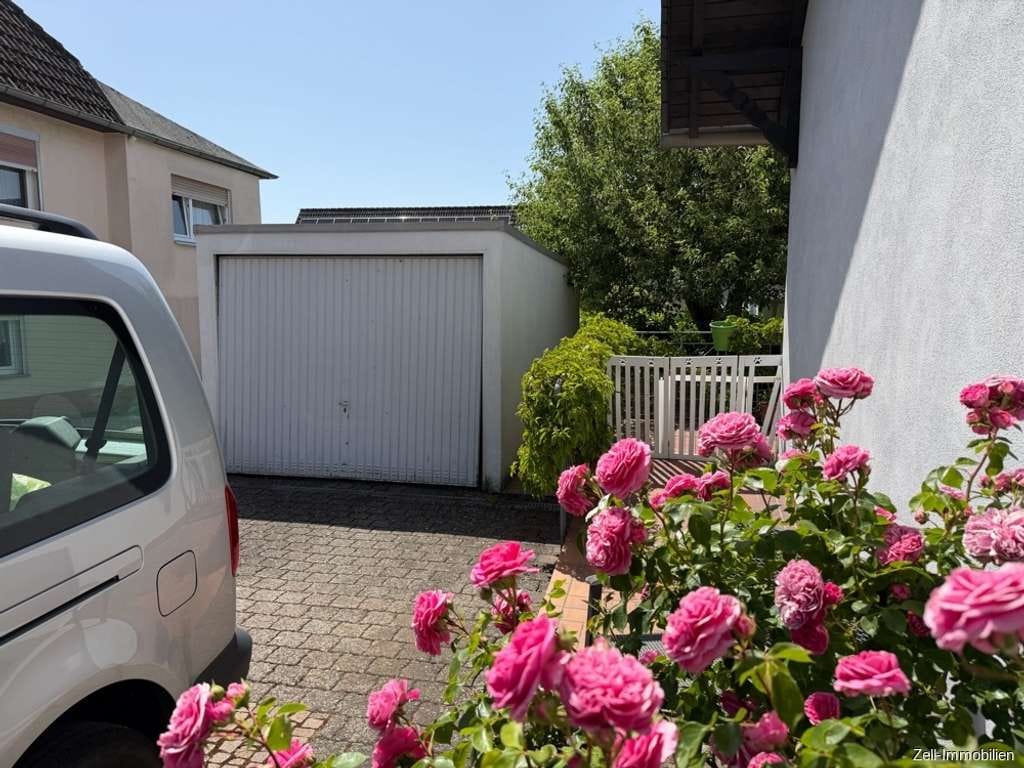 Immobilie in Geisenheim - Freistehendes Einfamilienhaus mit schön angelegtem Grundstück und Garage - Bild 4