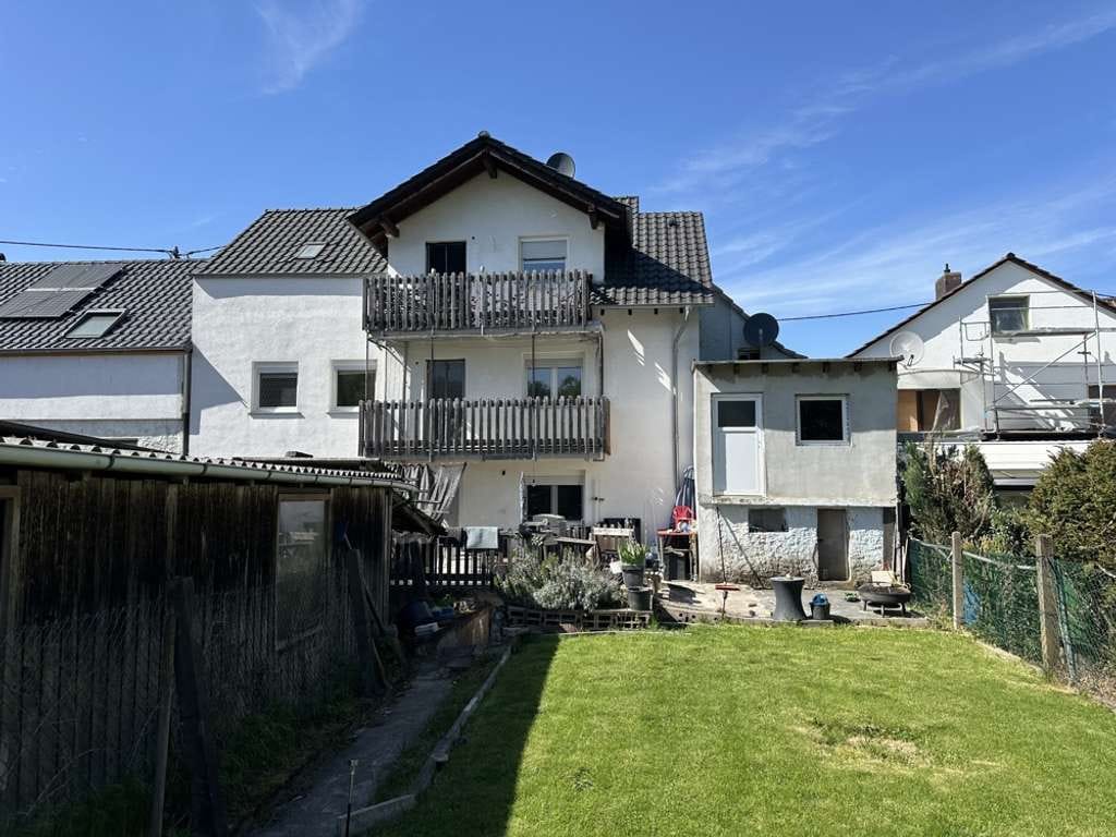 Immobilie in Limeshain - Attraktives Wohnensemble mit zwei Häusern und vier Wohneinheiten in Feldrandlage von Limeshain - Bild 0