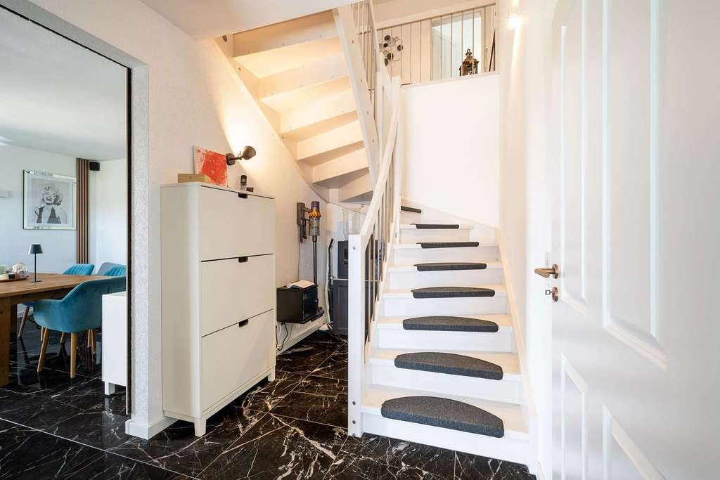 Immobilie in Bockhorn - Exklusive Wohnlösung mit zwei Einheiten, moderner Technik und außergewöhnlichem Lifestyle - Bild 3