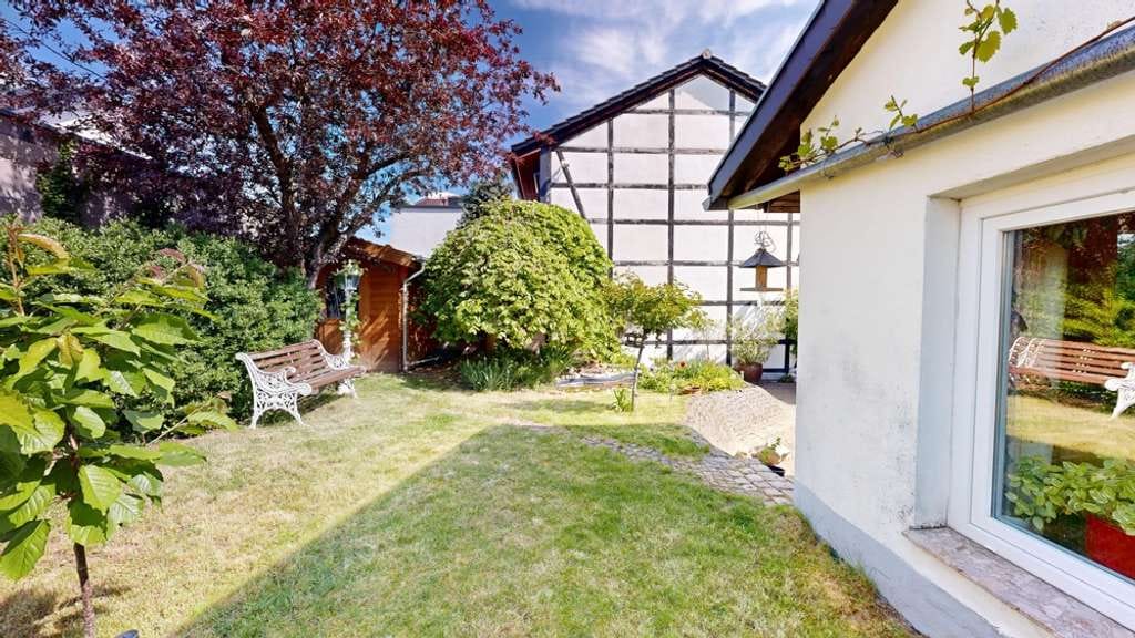 Immobilie in Euskirchen - Einfamilien- Fachwerkhaus mit kleinem Garten, Stellplatz und Garage - ruhige Lage von Kuchenheim - Bild 2