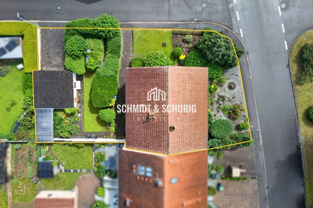 Immobilie in Karlsdorf-Neuthard - Charmantes Zweifamilienhaus mit viel Potenzial und großem Grundstück - Bild 3