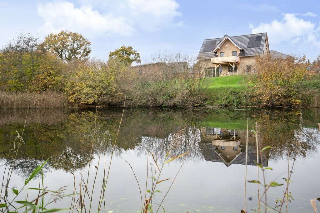 Immobilie in Pahlen - Hochwertiges Einfamilienhaus am Wasser – Architektur im Einklang mit der Natur - Bild 3
