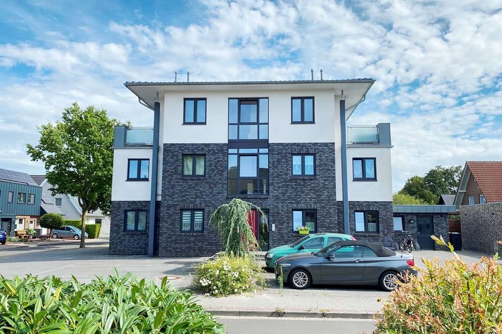 Immobilie in Essen/Oldenburg - Moderne, gepflegte Wohnanlage mit fünf Wohneinheiten, Kellerräumen sowie Pkw-Stellplätzen - Bild 0