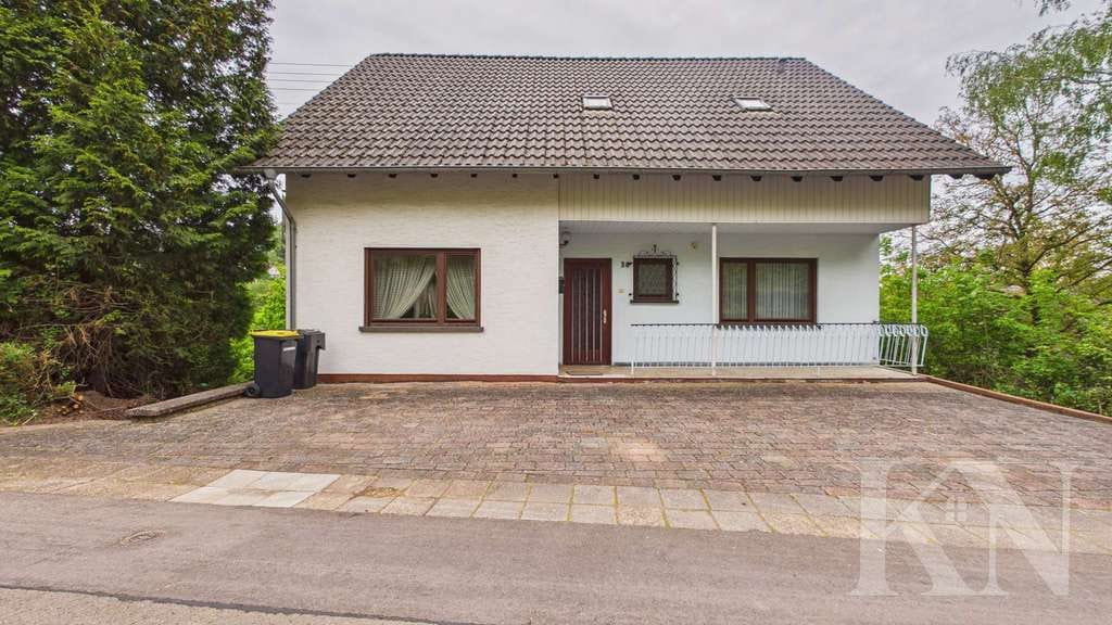 Immobilie in Eppelborn - Einfamilienhaus mit großem Grundstück und vielseitigem Potenzial - Bild 0