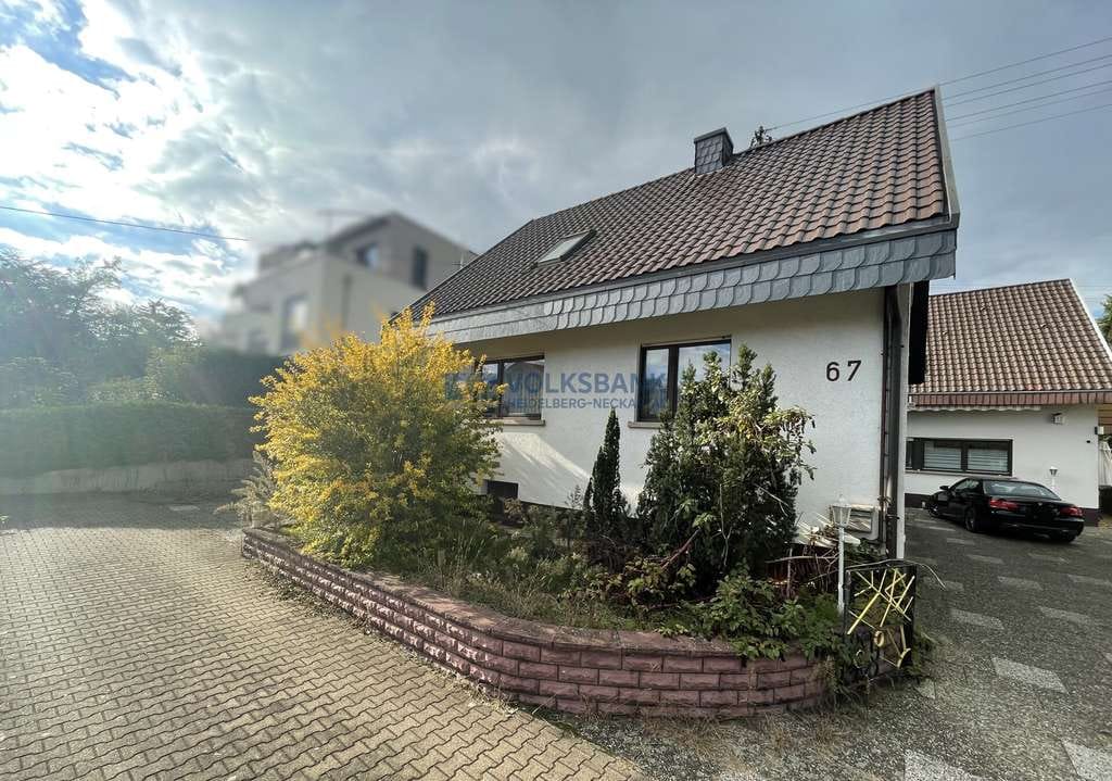 Immobilie in Walldorf - 2 Einfamilienhäuser auf einem großen Grundstück mit Garagen und Garten! - Bild 2