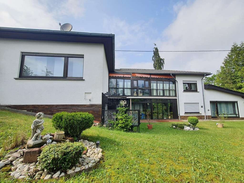 Immobilie in Kempenich - Stilvolles Einfamilienhaus in TOP Lage!
Auch als Mehrgenerationenhaus nutzbar! - Bild 1