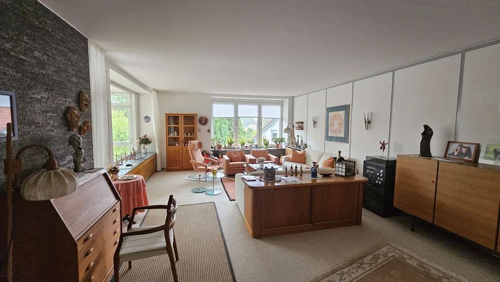 Immobilie in Kaufungen - Großzügiges Einfamilienhaus mit Einliegerwohnung, Fernblick und herrlichem Garten - Bild 1