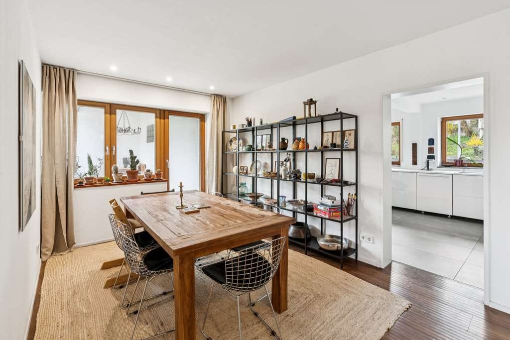 Immobilie in Blaustein - Wohnen & Rendite: attraktives Mehrgenerationenhaus mit ELW & 2 Airbnb-DG-Wohnungen in Weidach - Bild 4