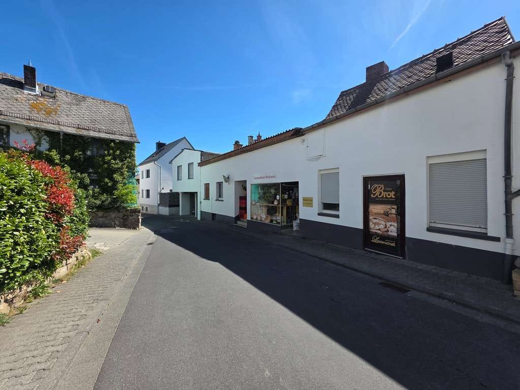 Immobilie in Neu-Anspach - Charismatische Kombination aus Wohnen und Gewerbe – 1 Wohnhaus | 1 Wohnung | 1 Gewerbeeinheit - Bild 3