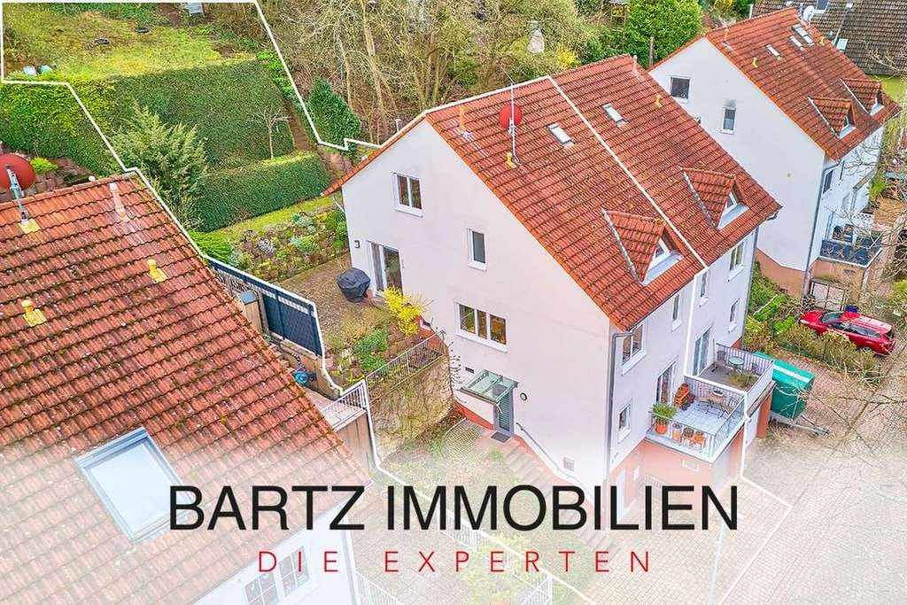 Immobilie in Lambrecht - Architektonisches Split-Level-Highlight: Doppelhaushälfte mit Terrassengarten & Wallbox - Bild 1