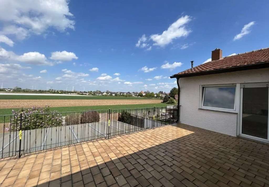 Immobilie in Heßheim - Stilvolles Einfamilienhaus aus den 1920ern – viel Licht, schöner Schnitt, großer Garten - Bild 3