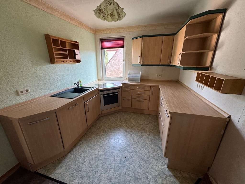 Immobilie in Bad Tabarz - Freistehendes Einfamilienhaus mit vermieteter Ladeneinheit in zentraler Lag - Bild 2