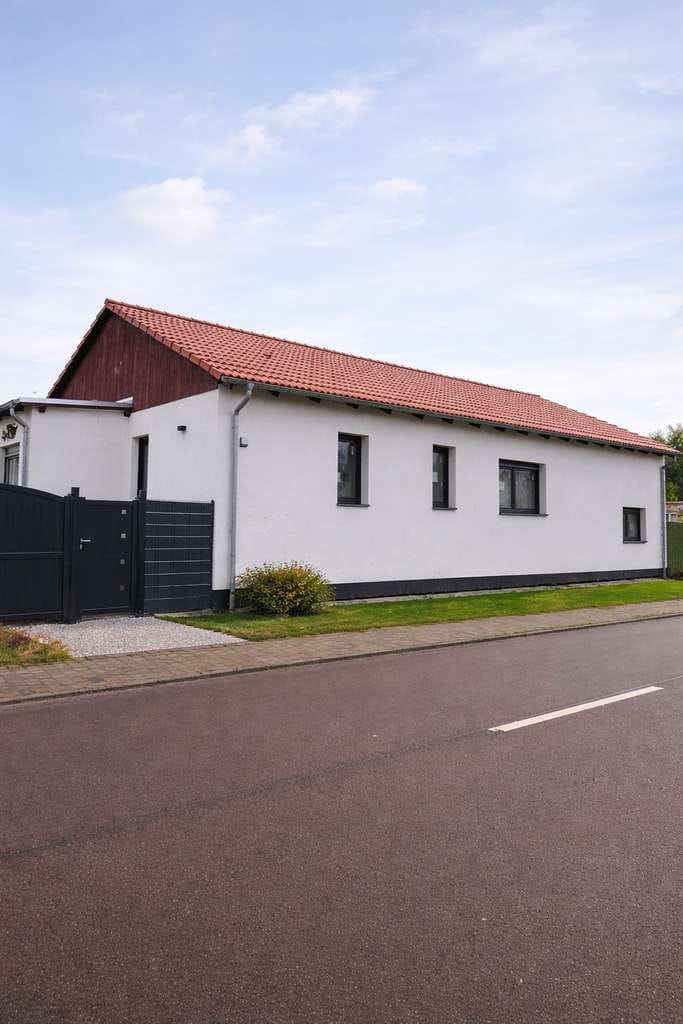 Immobilie in Barby - Bungalow-EFH mit außergewöhnlichem Grundriss, Fußbodenheizung & hochwertigem Ausbau – Fertigstellung - Bild 0