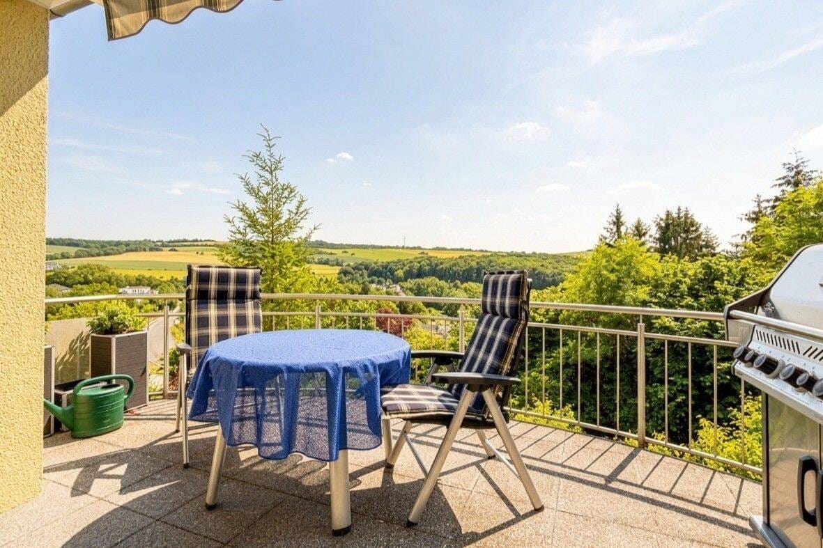 Immobilie in Trierweiler - Gepflegtes Einfamilienhaus mit Einliegerwohnung und schönem Ausblick in Trierweiler - Bild 2