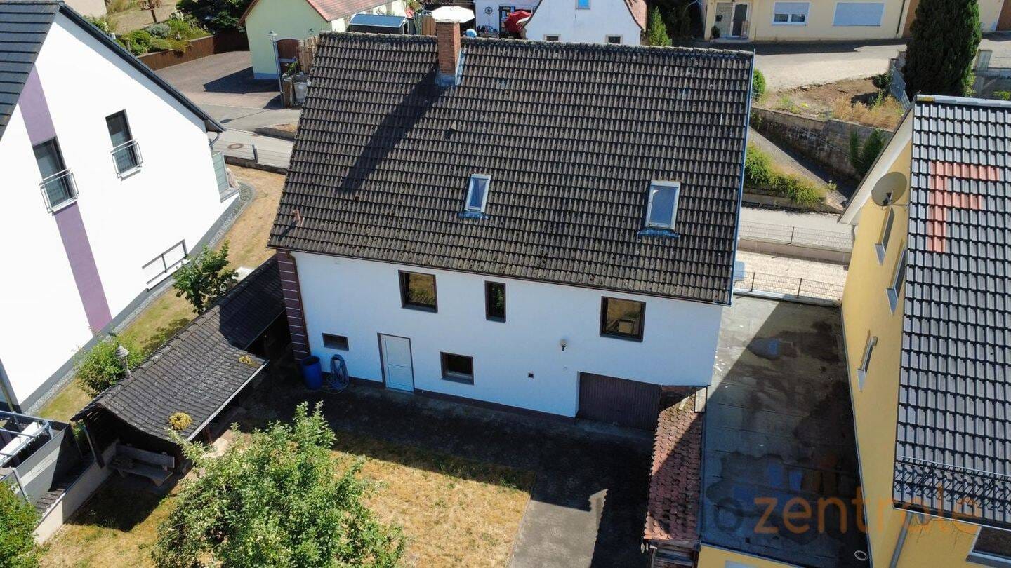 Immobilie in Mitteleschenbach - Zeitlos schön: Altbau-Charme trifft gepflegte Wohnqualität - EFH in Mitteleschenbach - Bild 2