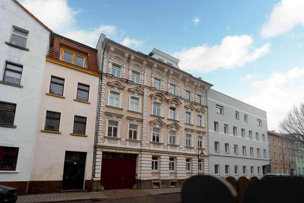 Immobilie in Markranstädt - Imposantes Klinker-MFH mit Balkonen in ruhiger Zentrumslage bei Leipzig - Rendite 5%! - Bild 2
